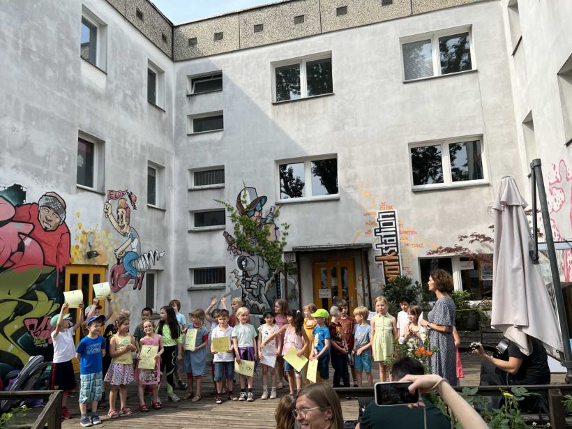 Klassenfest Nell, die 1c beim Singen